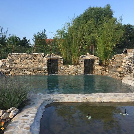 Country Spa Retreat Снагов Экстерьер фото The Roman bath