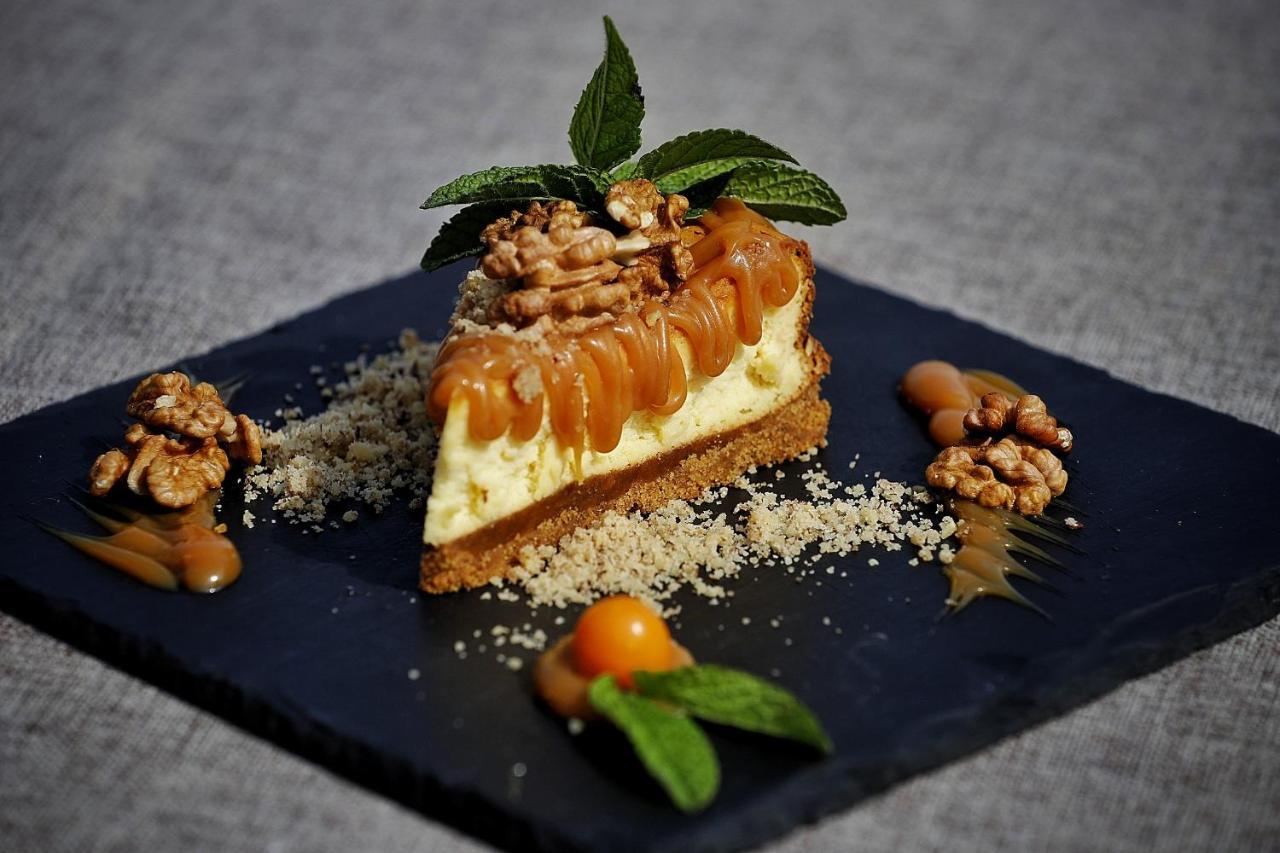 Country Spa Retreat Снагов Экстерьер фото Cheesecake with salted caramel