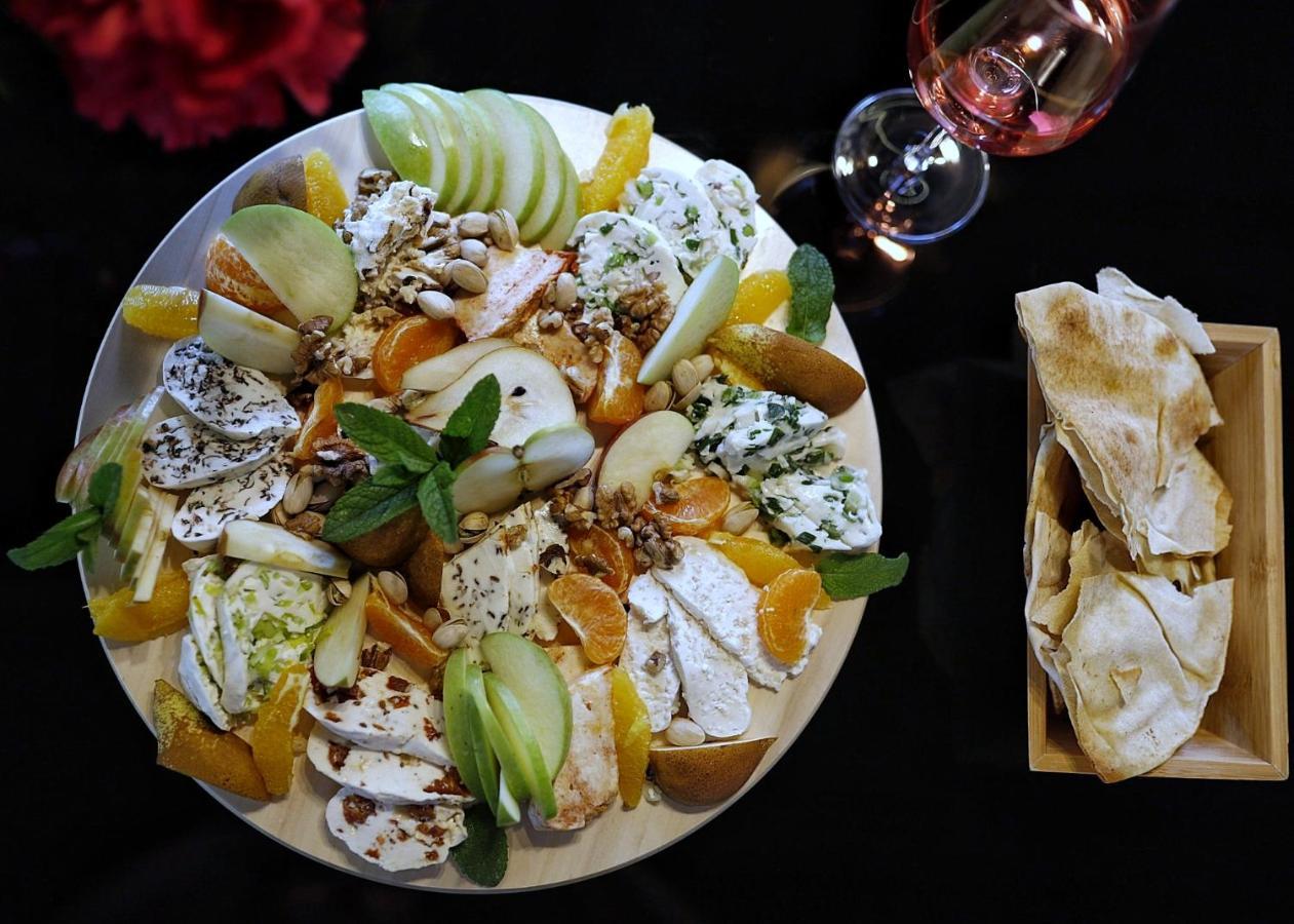 Country Spa Retreat Снагов Экстерьер фото A cheese platter with a selection of cheeses and fruit