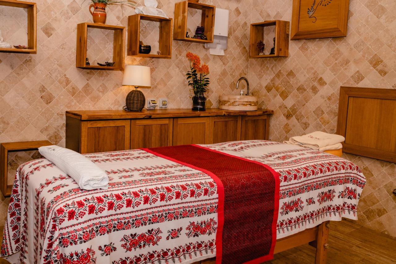 Country Spa Retreat Снагов Экстерьер фото Massage table