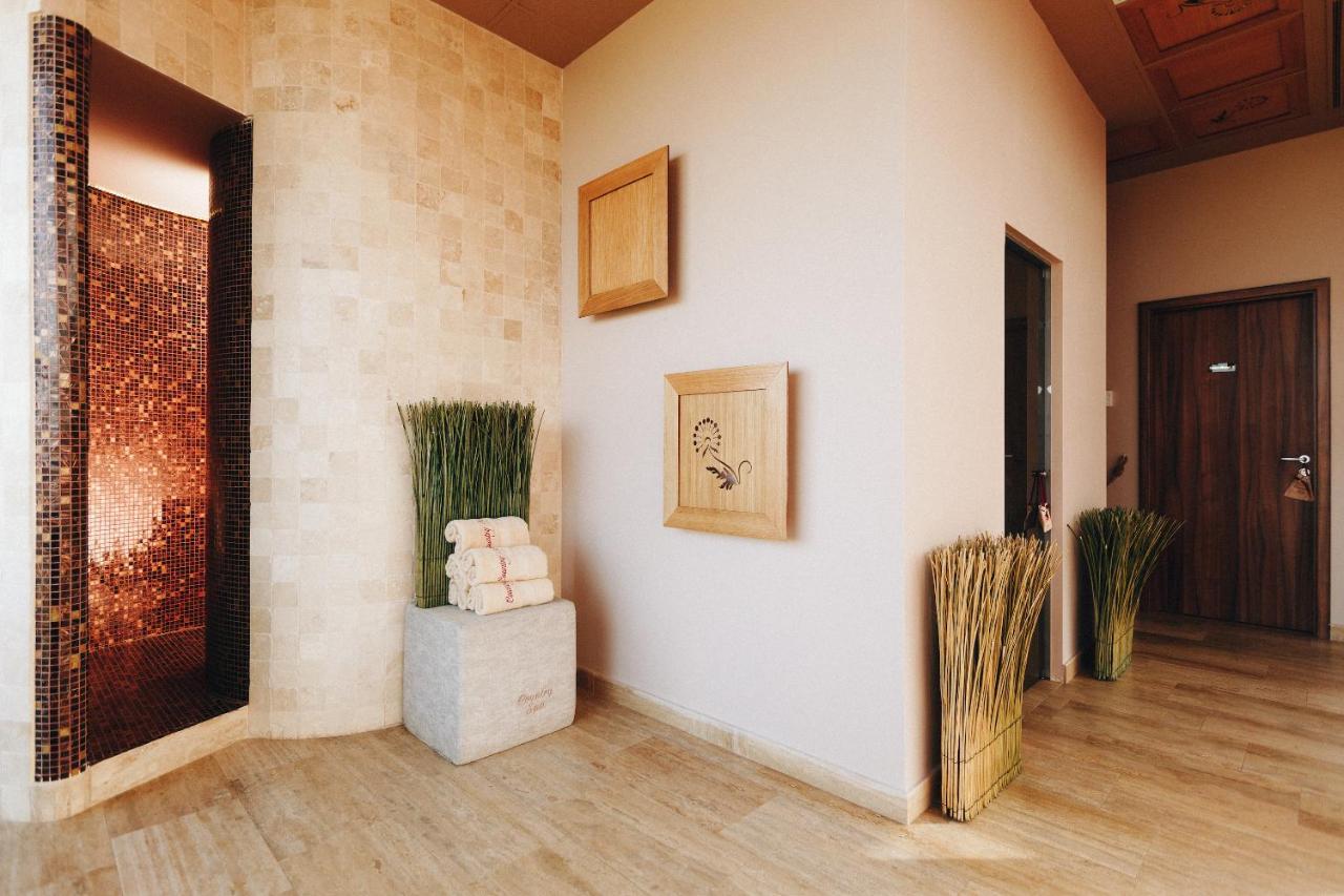 Country Spa Retreat Снагов Экстерьер фото Interior of a spa