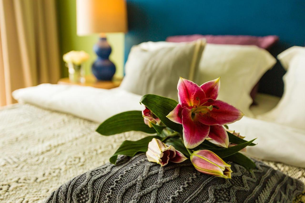 Country Spa Retreat Снагов Экстерьер фото A bouquet of flowers