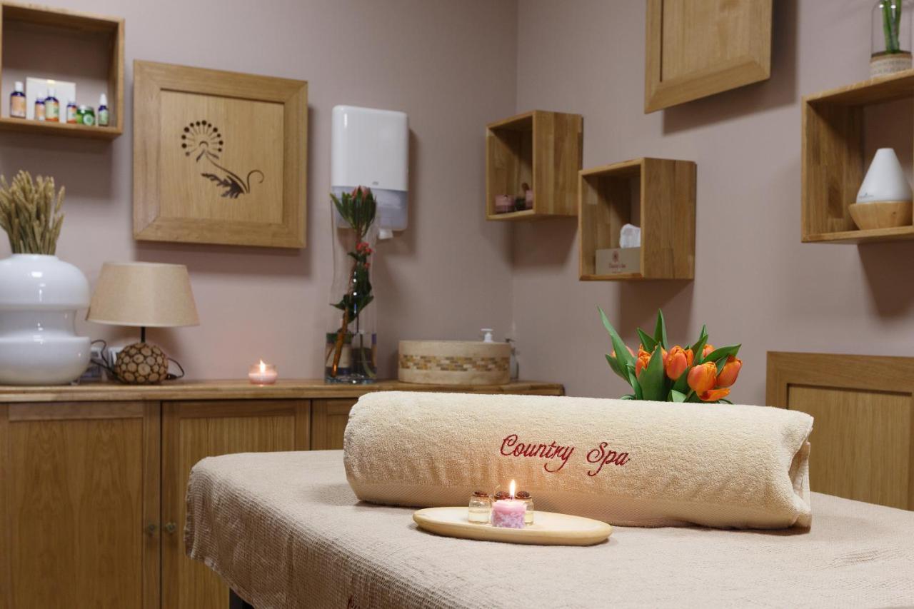Country Spa Retreat Снагов Экстерьер фото A spa treatment room
