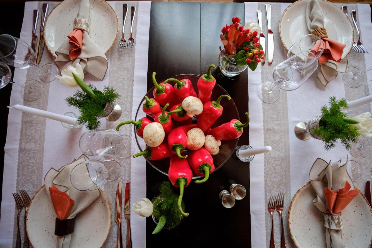 Country Spa Retreat Снагов Экстерьер фото A table set for a dinner party